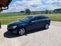 Gebraucht Volvo V60 163 PS (119 kW) 2014 Blau Kombi
