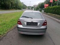 Gebraucht Ford Mondeo Ghia 131 PS (96 kW) 2005 Cosmicsilber metallic Limousine