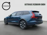 Gebraucht Volvo V60 CC Ultimate 250 PS (183 kW) 2024 Blau Kombi
