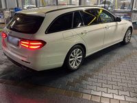 Gebraucht Mercedes E220 Avantgarde 194 PS (142 kW) 2017 Weiß Kombi