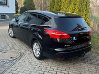 Gebraucht Ford Focus Titanium 125 PS (91 kW) 2015 Schwarz Kombi