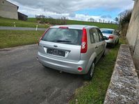 Gebraucht Ford Fiesta Ambiente 80 PS (58 kW) 2006 Silber Kleinwagen