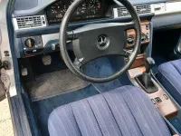 Gebraucht Mercedes E230 132 PS (97 kW) 1987 Silber Limousine