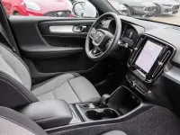 Gebraucht Volvo XC40 Core 163 PS (119 kW) 2024 Grün SUV