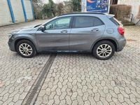 Gebraucht Mercedes GLA200 156 PS (114 kW) 2019 Grau SUV