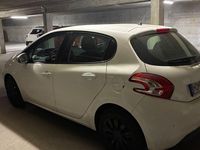 Gebraucht Peugeot 208 Active 68 PS (50 kW) 2015 Weiß Kleinwagen