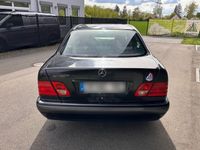 gebraucht Mercedes E200 ELEGANCE / TECHNISCH TOP / TÜV