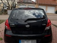 Gebraucht Hyundai i20 Edition 86 PS (63 kW) 2014 Schwarz Kleinwagen