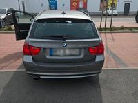 Gebraucht BMW 320 170 PS (125 kW) 2010 Grau Kombi