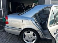 Gebraucht Mercedes C220 Elegance 150 PS (110 kW) 1993 Silber Limousine
