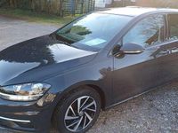 Gebraucht VW Golf VII Join 116 PS (85 kW) 2019 Uranograu/cinza urano Kleinwagen