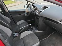 Gebraucht Peugeot 207 72 PS (52 kW) 2009 Rot Kleinwagen