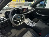 Gebraucht BMW 330e M Sport 292 PS (214 kW) 2025 Arctic race blue Kombi