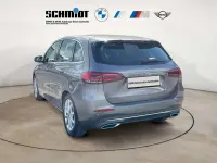 Gebraucht Mercedes B220 190 PS (139 kW) 2019 Mountaingrau metallic Van / Kleinbus