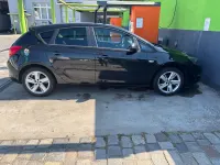 Gebraucht Opel Astra Style 140 PS (102 kW) 2014 Schwarz Limousine