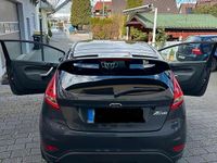 Gebraucht Ford Fiesta 97 PS (71 kW) 2011 Grau Kleinwagen