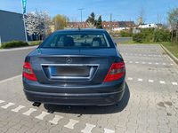 Gebraucht Mercedes C180 156 PS (114 kW) 2010 Blau Limousine