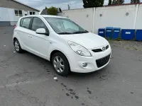 Gebraucht Hyundai i20 87 PS (63 kW) 2013 Weiß Kleinwagen