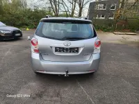 Gebraucht Toyota Verso 126 PS (92 kW) 2010 Silber Van / Kleinbus