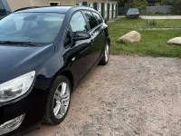 Gebraucht Opel Astra 125 PS (91 kW) 2011 Schwarz Kombi