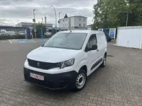 Gebraucht Peugeot Partner Premium 102 PS (75 kW) 2023 Lackierung weiss icy/typ Van / Kleinbus