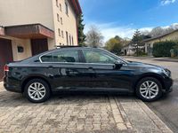 Gebraucht VW Passat 120 PS (88 kW) 2019 Schwarz Limousine