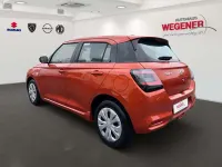 Neu Suzuki Swift Club 83 PS (61 kW) 2026 Flame orange pearl metallic Kleinwagen