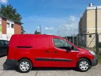 Gebraucht Peugeot Partner Premium 99 PS (72 kW) 2017 Farbe rot ardent/deckende lack Van / Kleinbus
