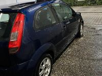 Gebraucht Ford Fiesta 85 PS (62 kW) 2005 Blau Kleinwagen