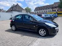 Gebraucht Peugeot 206 73 PS (53 kW) 2012 Schwarz Limousine