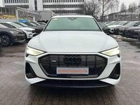 Gebraucht Audi e-tron Black Edition 230 kW (313 PS) 2022 Gletscherweiß metallic SUV