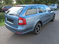 Gebraucht Skoda Octavia Ambiente 105 PS (77 kW) 2011 Grau Kombi