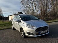 Gebraucht Ford Fiesta Ambiente 75 PS (55 kW) 2014 Silber Kleinwagen