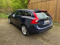 Gebraucht Volvo V60 Summum 215 PS (158 kW) 2012 Blau Kombi