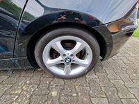 Gebraucht BMW 116 120 PS (88 kW) 2010 Schwarz Kleinwagen