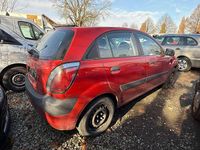 Gebraucht Kia Rio Basis 75 PS (55 kW) 2010 Tropical red Kleinwagen