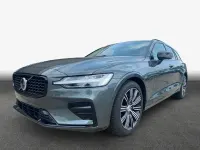 Gebraucht Volvo V60 Plus 197 PS (144 kW) 2025 Forest lake metallic Kombi