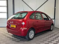 Gebraucht Citroën Xsara Picasso 107 PS (78 kW) 2010 Rot Van / Kleinbus