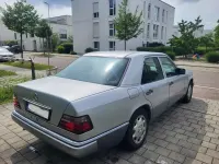 Gebraucht Mercedes E220 150 PS (110 kW) 1994 Grau Limousine