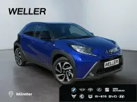 Neu Toyota Aygo 72 PS (52 kW) 2025 Juniper blue metallic / dach mysticschwarz mica (blau) Kleinwagen