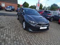 Neu Kia Ceed 140 PS (102 kW) 2025 Grau Kleinwagen
