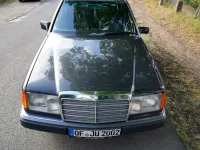 Gebraucht Mercedes E230 169 PS (124 kW) 1991 Schwarz Limousine