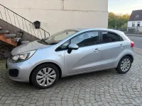 Gebraucht Kia Rio 109 PS (80 kW) 2012 Silber Kleinwagen