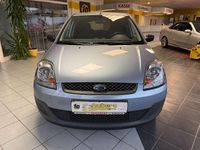 Gebraucht Ford Fiesta Ambiente 80 PS (58 kW) 2006 Blau Kleinwagen