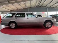Second-hand Mercedes E250 113 CP (83 kW) 1994 Argintiu Break