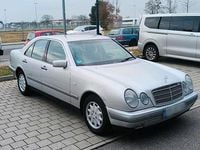 Gebraucht Mercedes E240 170 PS (125 kW) 1999 Silber Limousine