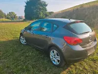 Używany Opel Astra 115 KM (84 kW) 2010 Szary Sedan/Limuzyna