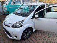 Gebraucht Toyota Aygo 68 PS (50 kW) 2012 Weiß Kleinwagen