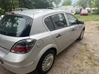 Używany Opel Astra Basis 90 KM (66 kW) 2009 Srebrny Sedan/Limuzyna