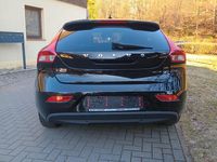 Gebraucht Volvo V40 122 PS (89 kW) 2018 Schwarz Limousine